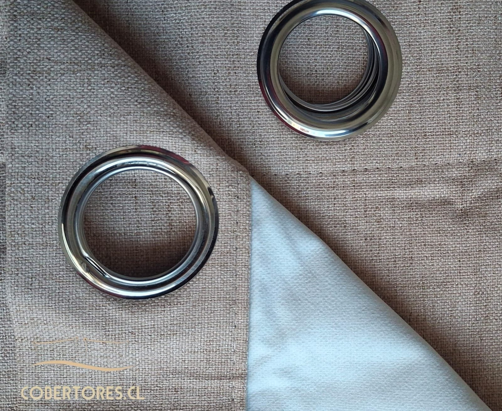 Cortina Blackout Engomada Beige - Imagen 3